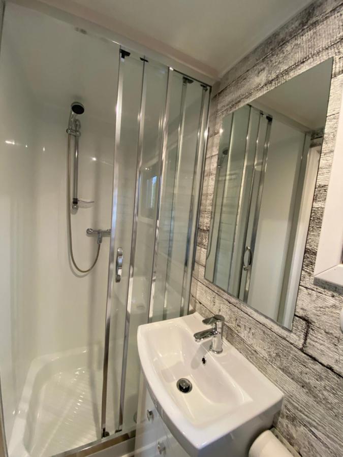 Domy Nad Morzem - Chata Pirata- Tiny House จีฟโนฟ ภายนอก รูปภาพ